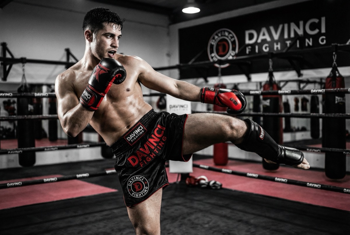 Kickboxing adultes Bruxelles — high kick ring Davinci Fighting